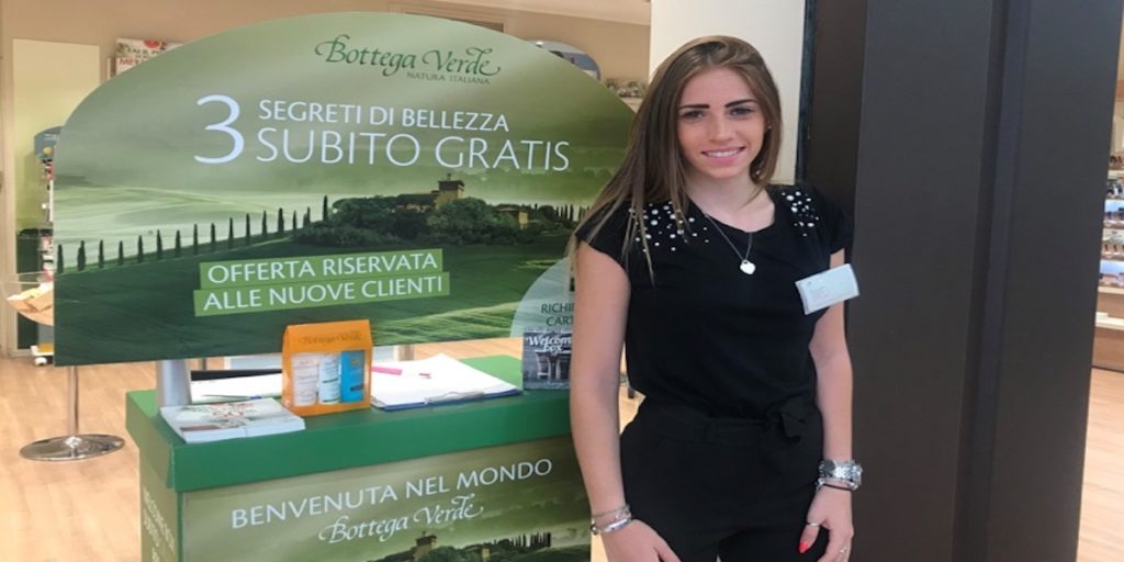 Esempio di espositore pubblicitario per Bottega Verde by Hostess e Promoter.