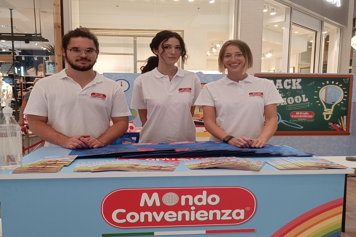 Hostess e Promoter per Mondo Convenienza- esempio  In store marketing.